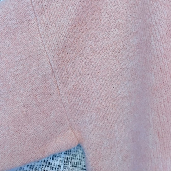 Express - (M) Soft Pink Oversized V-Neck Sweater - Picture 9 of 9